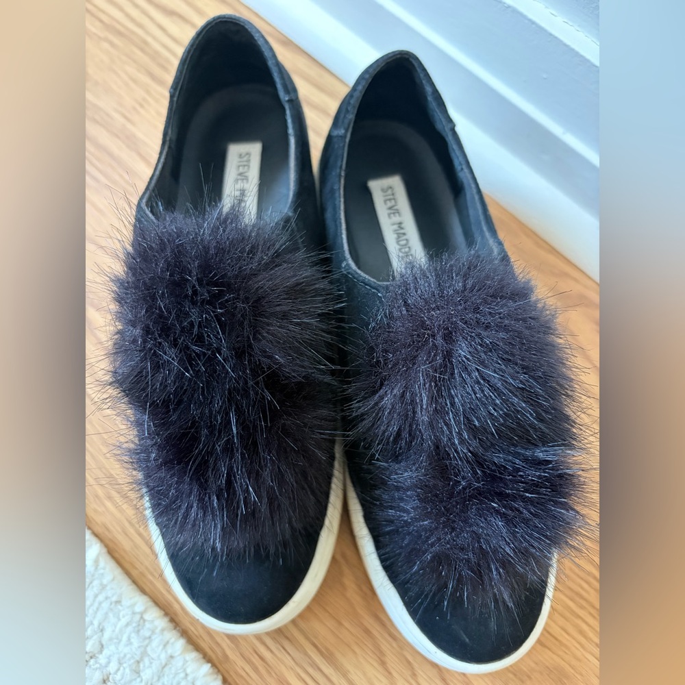 Steve Madden Bryanna Pom Pom Sneaker